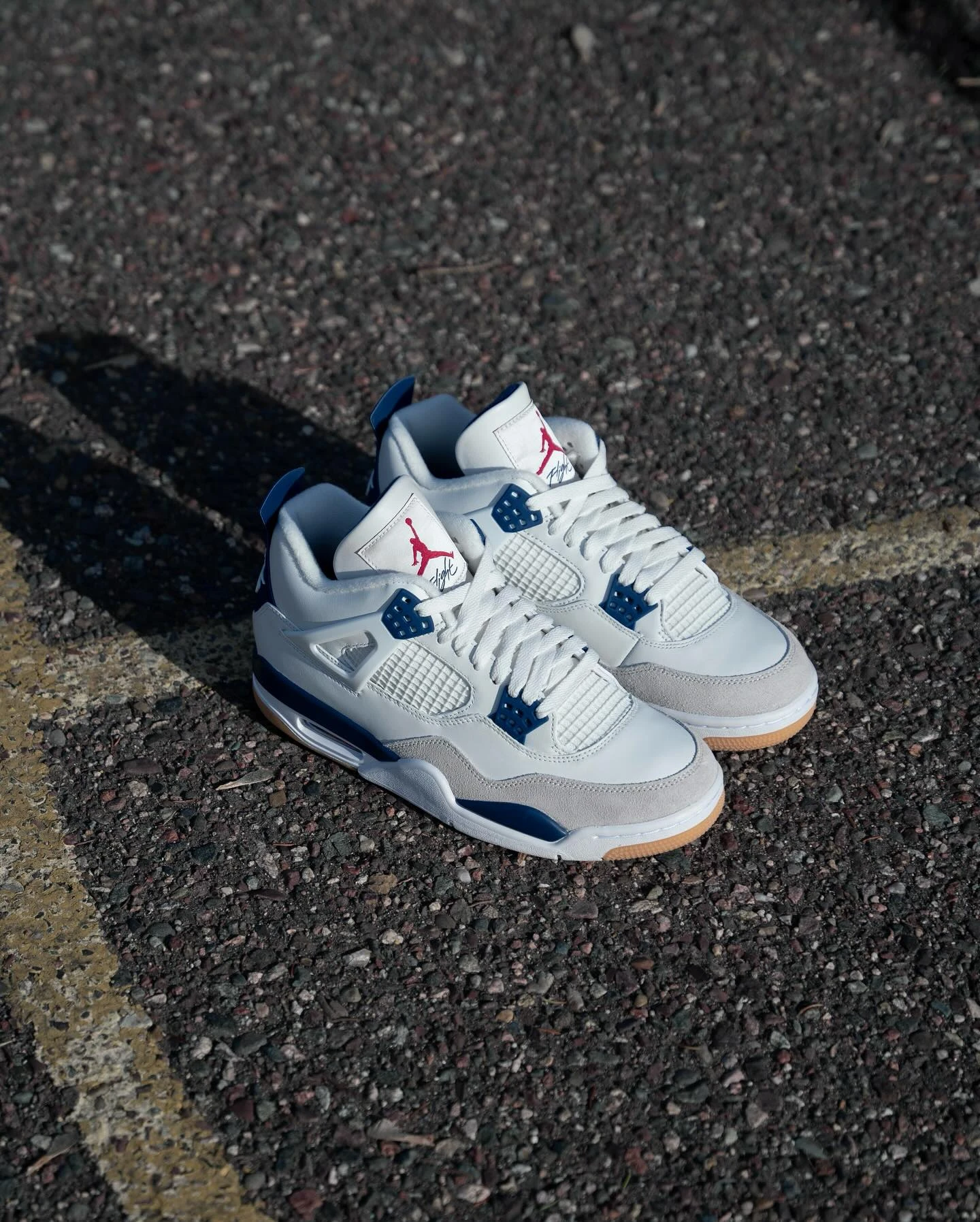 Air Jordan 4 Navy SB basket line