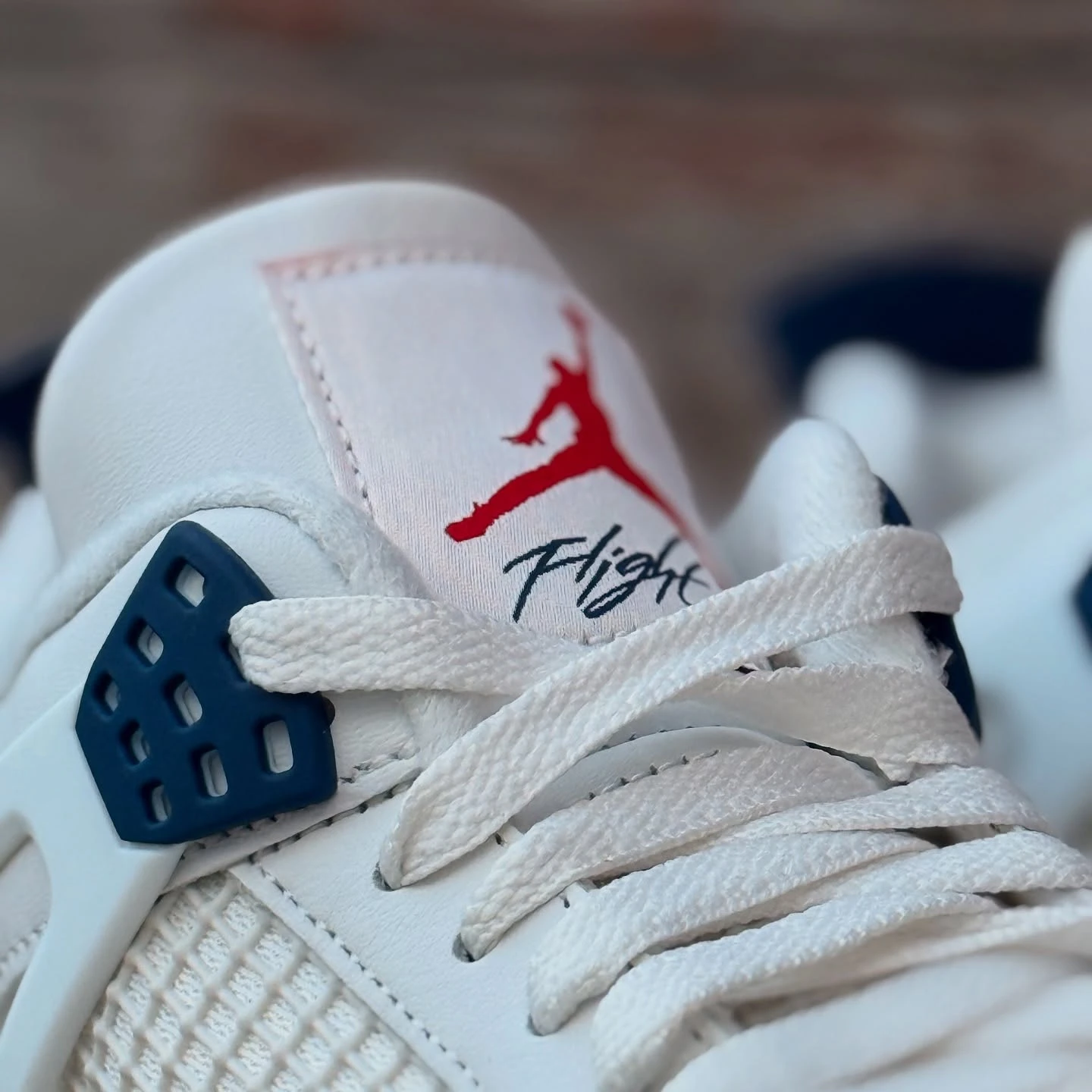 Air Jordan 4 Navy SB cement detail wallpaper