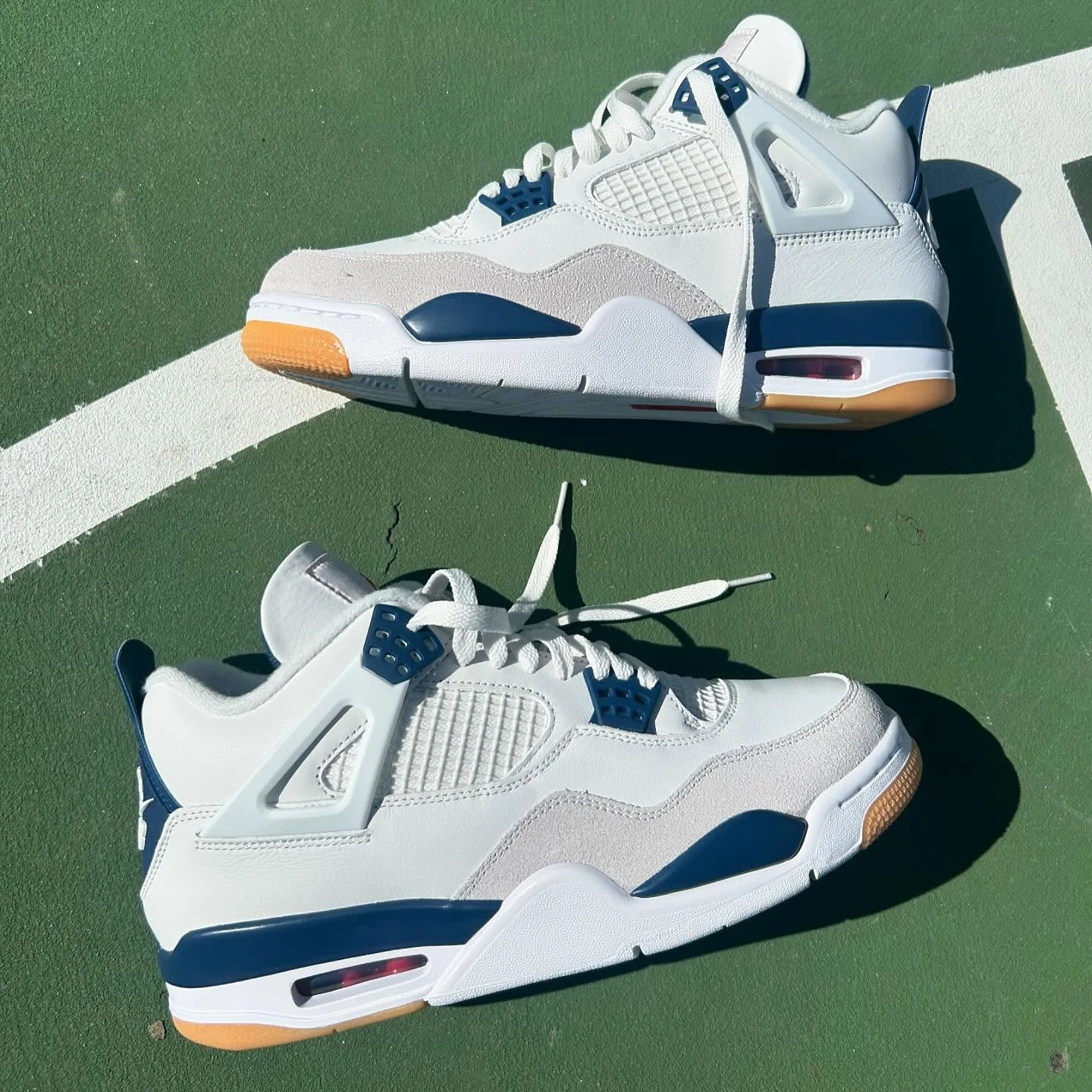 Air Jordan 4 Navy SB green background topview