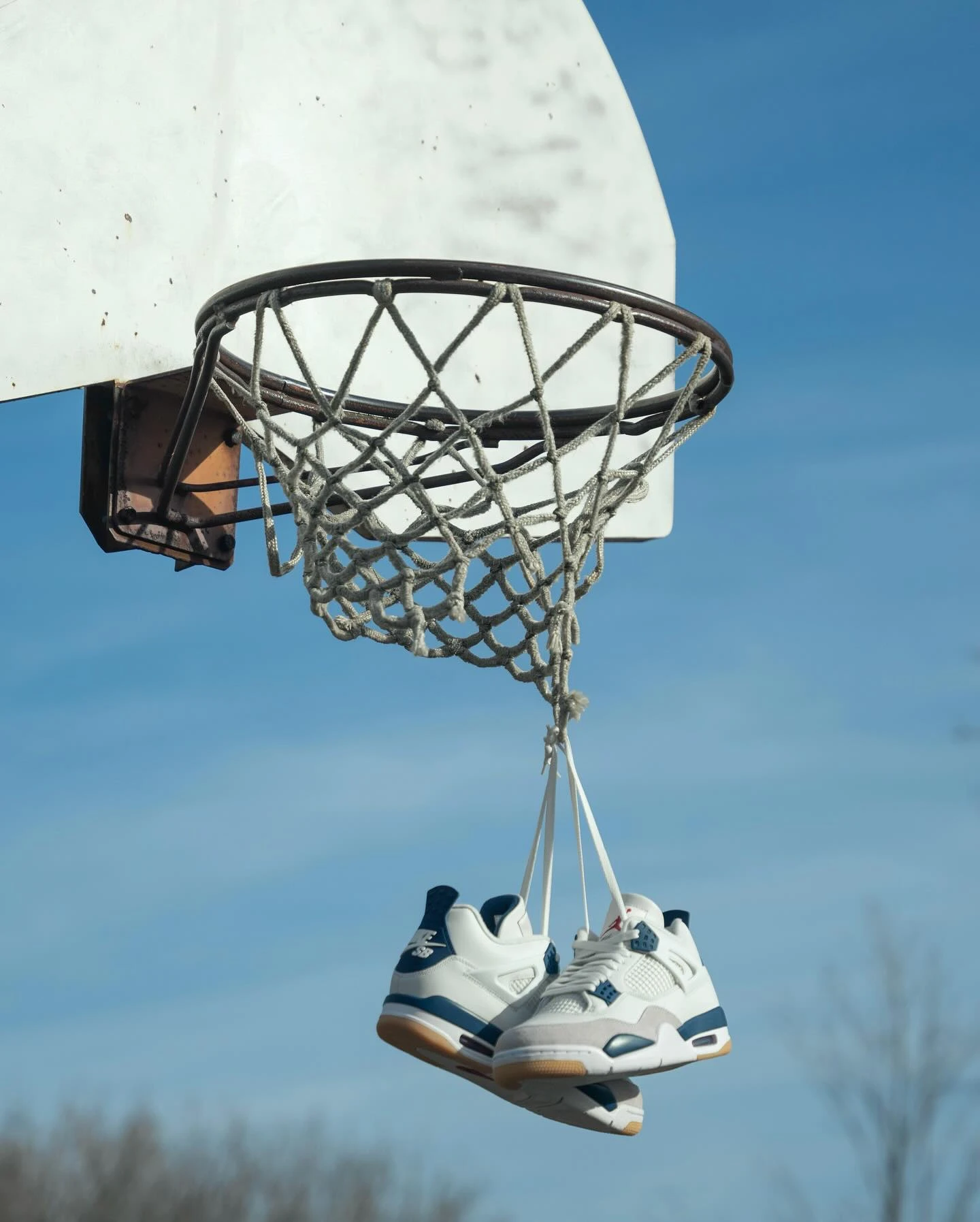 Air Jordan 4 Navy SB hang on basket