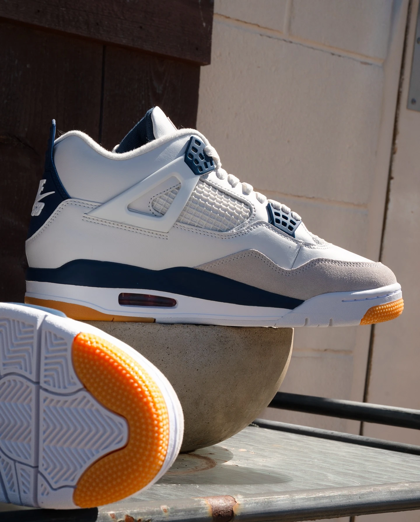 Air Jordan 4 Navy SB model right