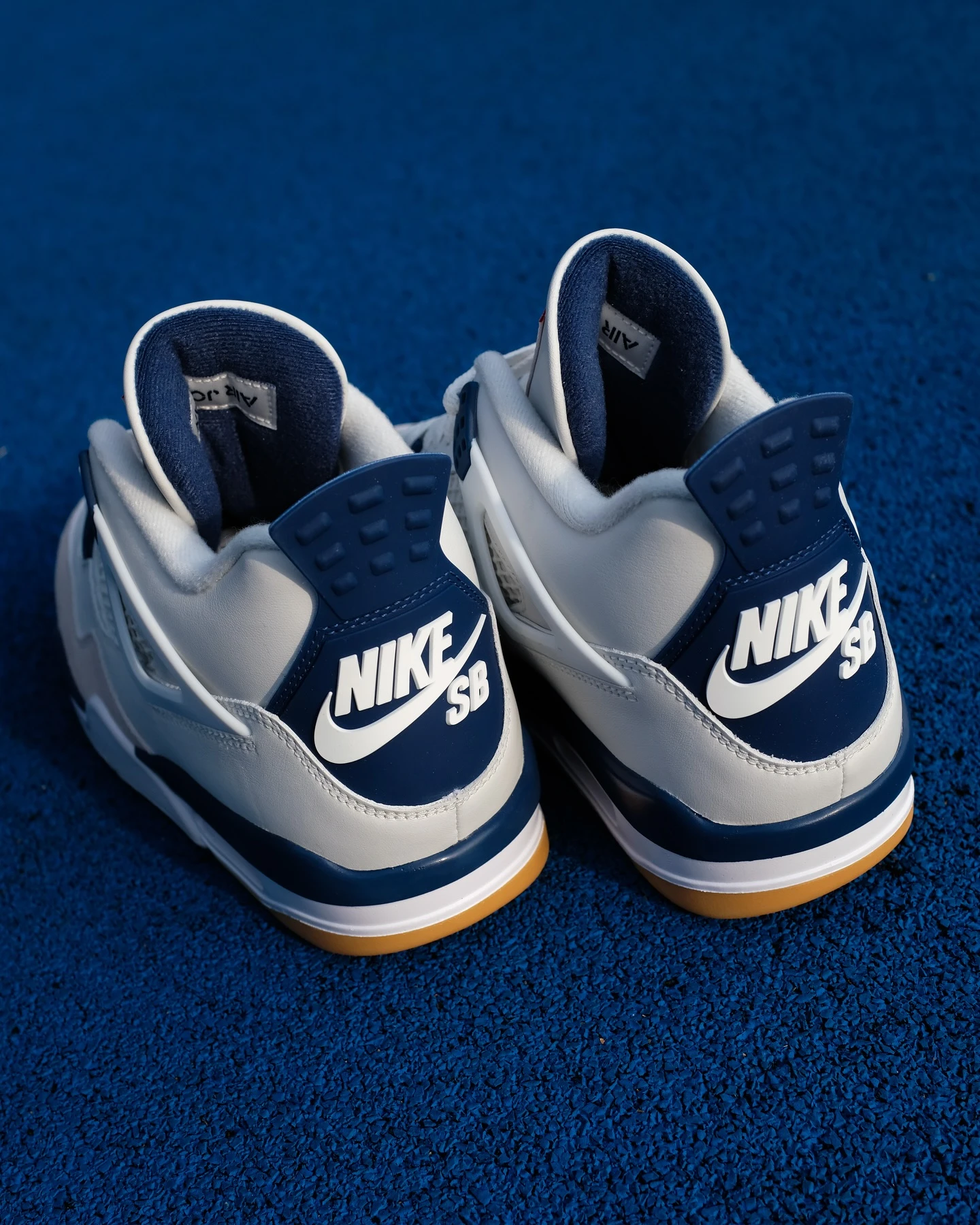 Air Jordan 4 Navy SB tennis back